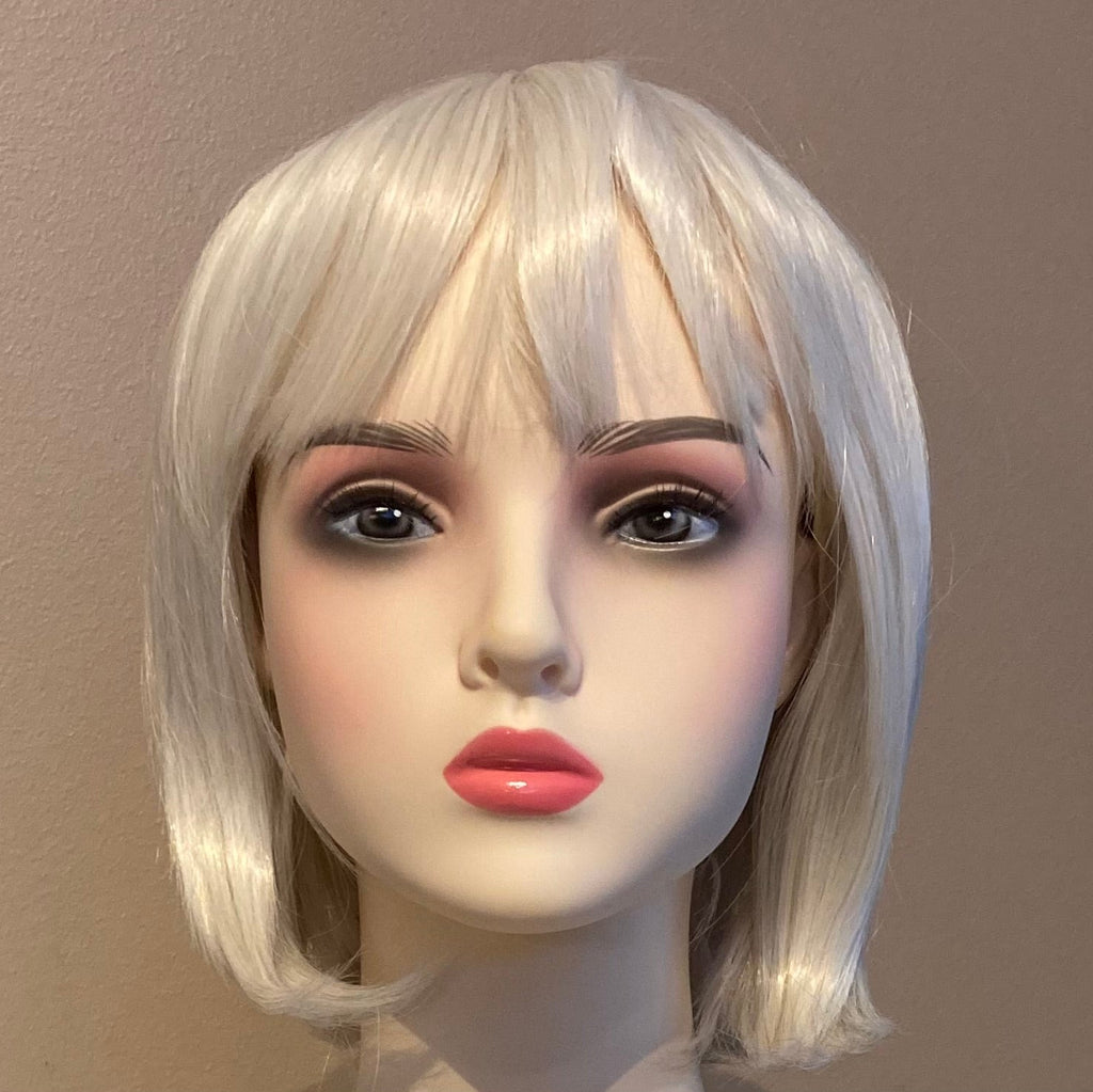 Elegant blond bob-parykk med pannelugg
