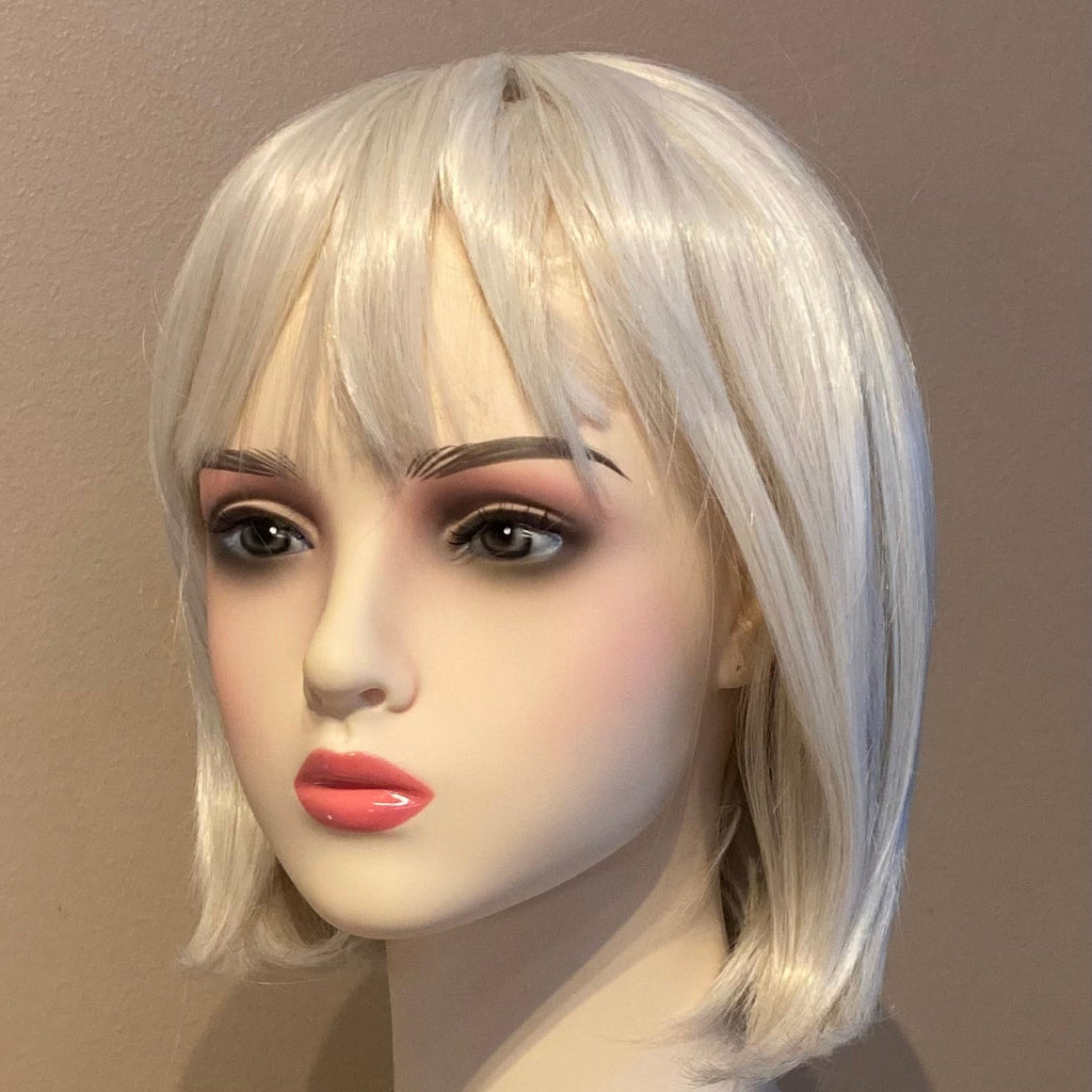 Elegant blond bob-parykk med pannelugg